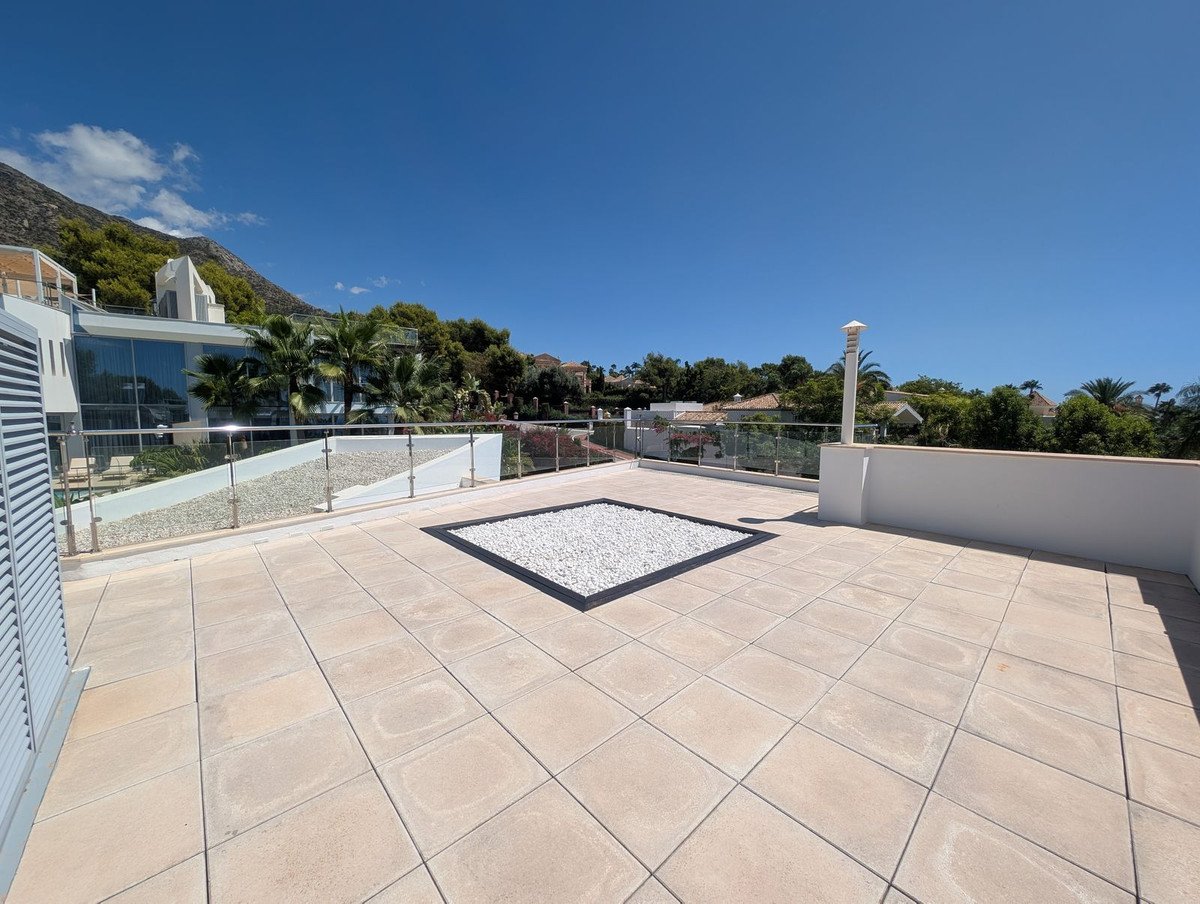 5 Bed Semi-Detached House in Sierra Blanca