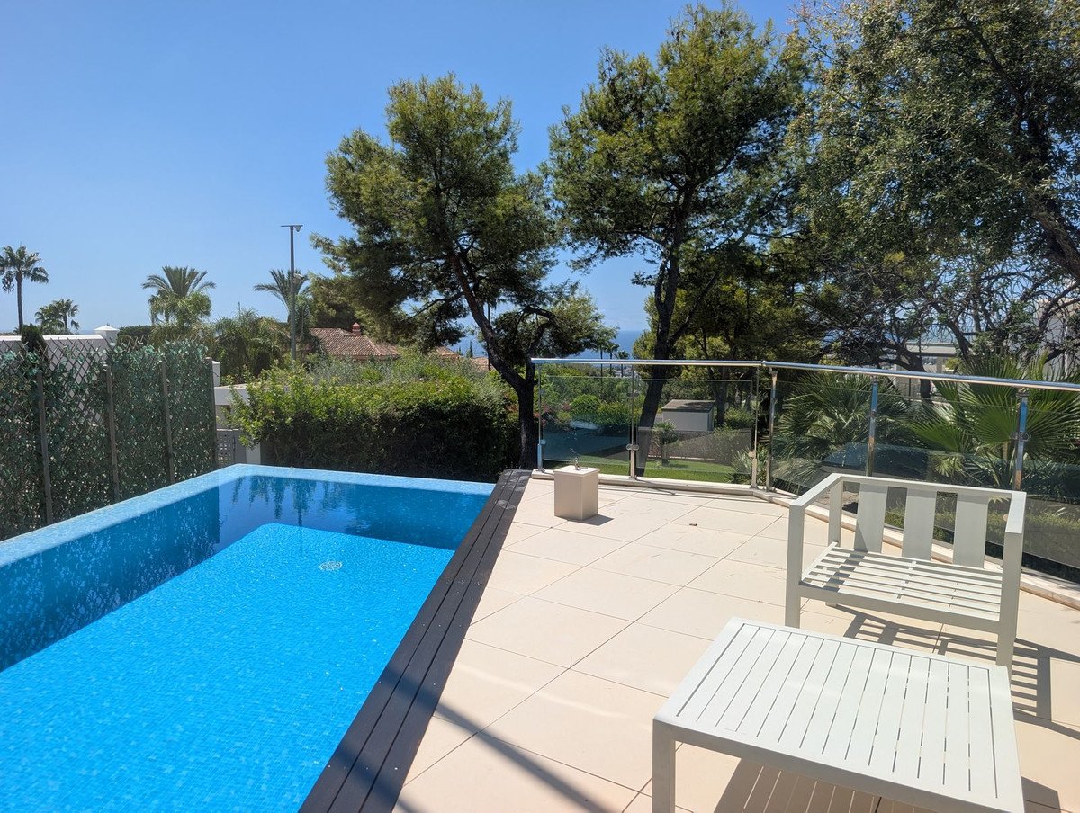 5 Bed Semi-Detached House in Sierra Blanca