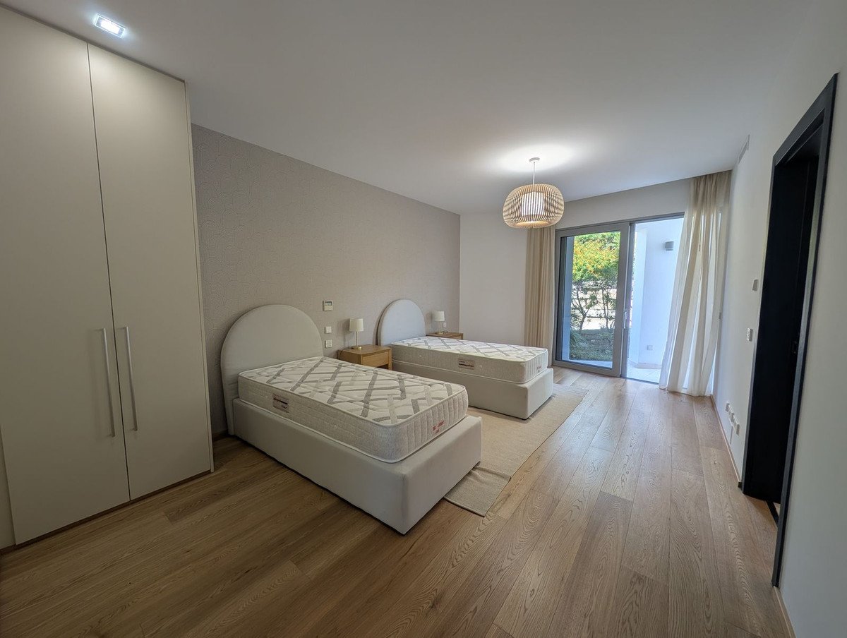 5 Bed Semi-Detached House in Sierra Blanca