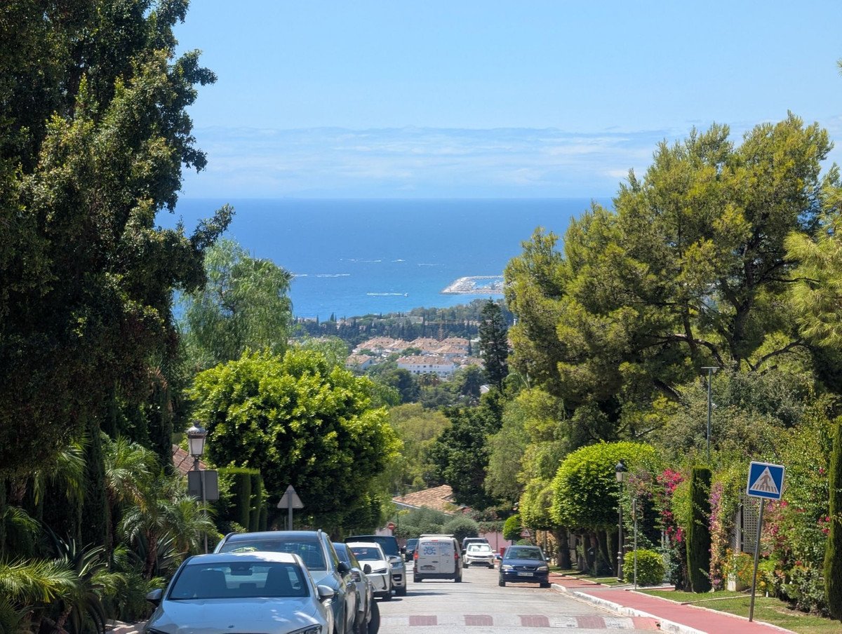 5 Bed Semi-Detached House in Sierra Blanca