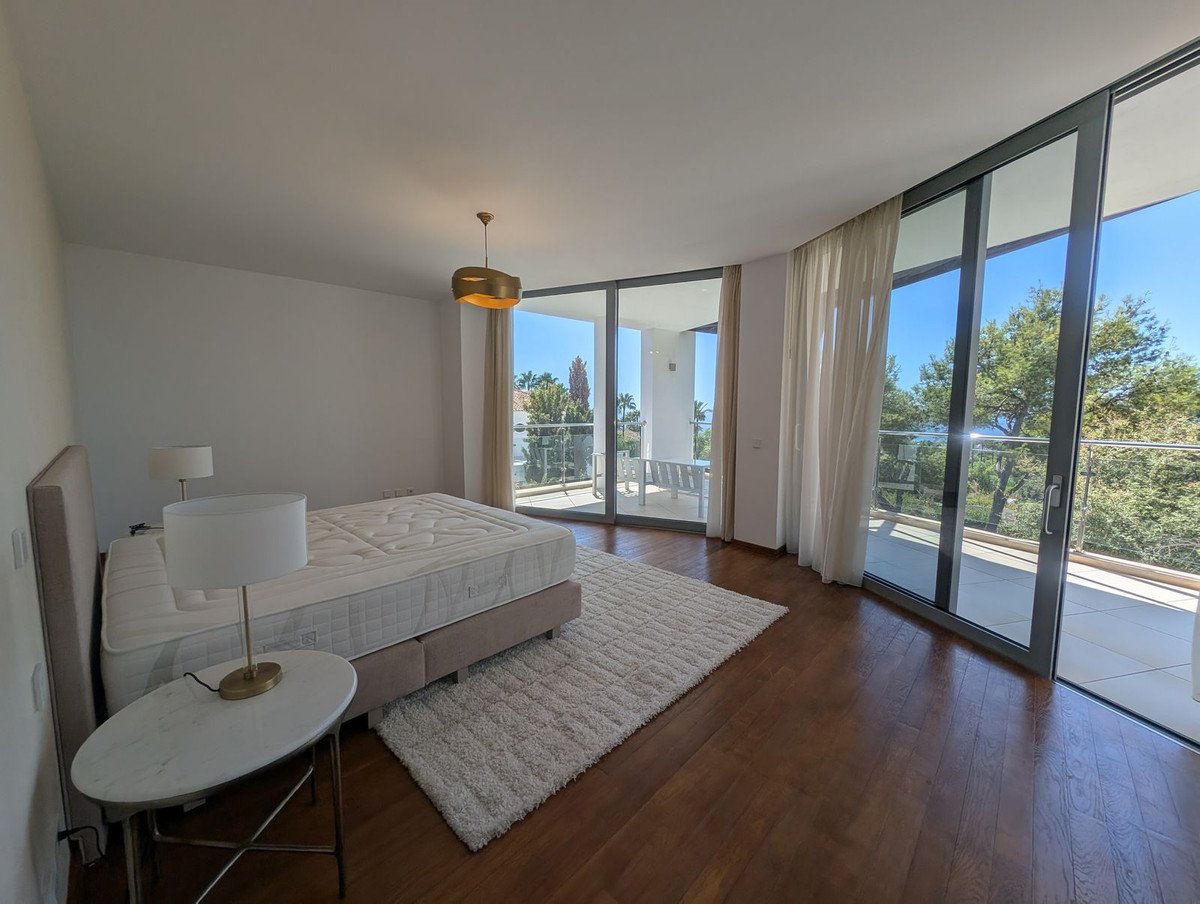 5 Bed Semi-Detached House in Sierra Blanca