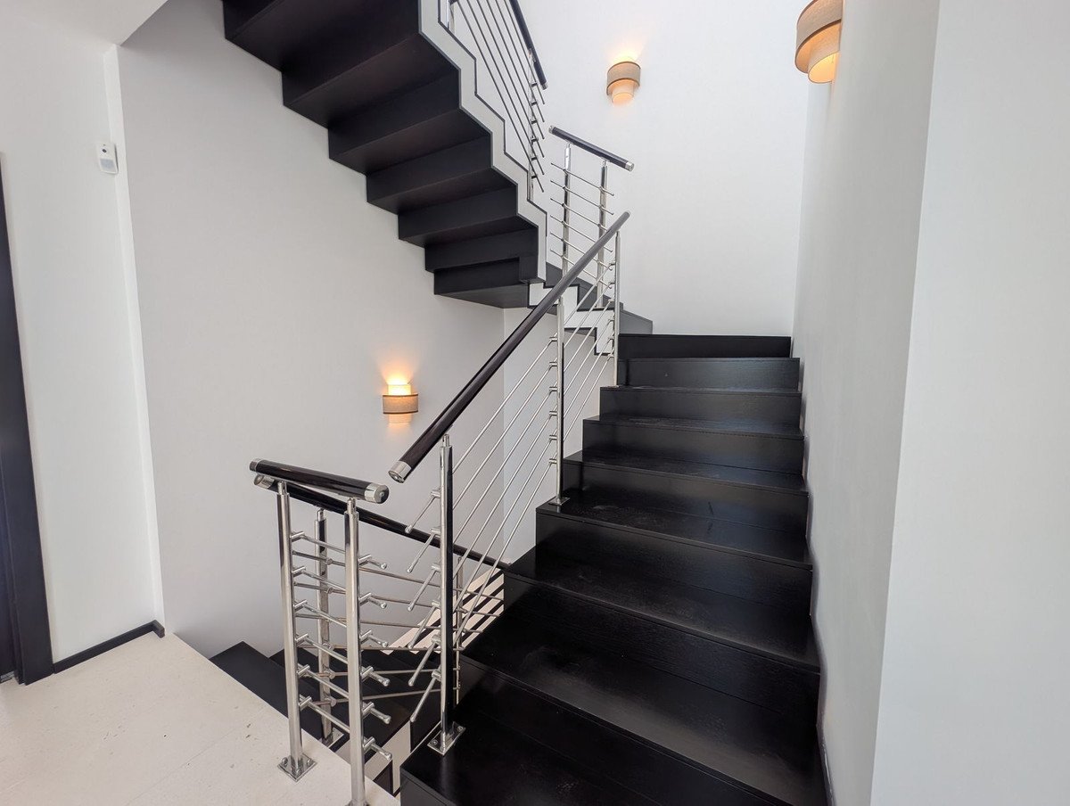 5 Bed Semi-Detached House in Sierra Blanca