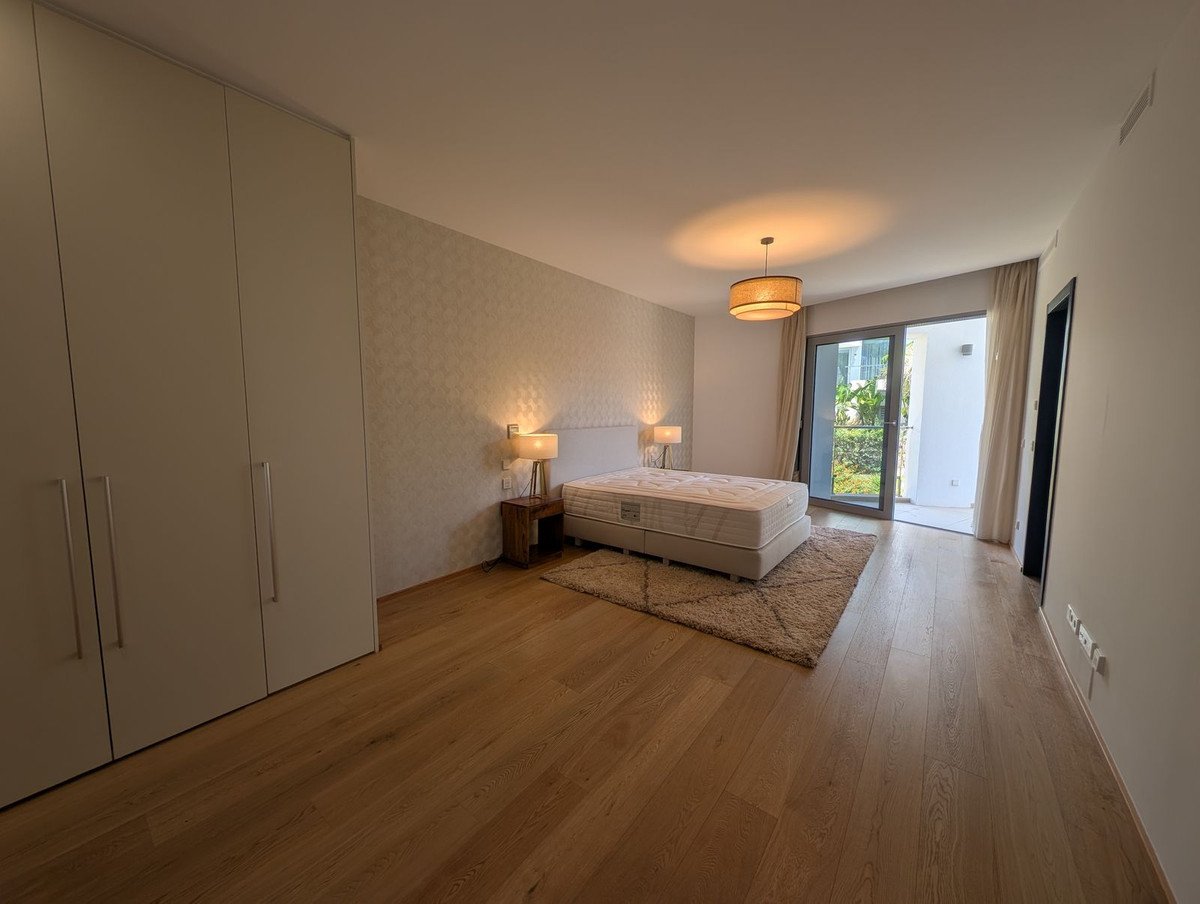 5 Bed Semi-Detached House in Sierra Blanca