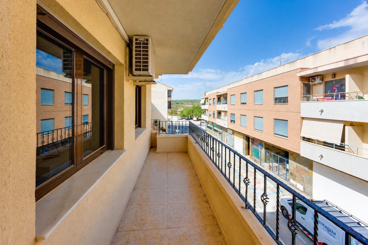 3 Bed Middle Floor Apartment in San Miguel de Salinas