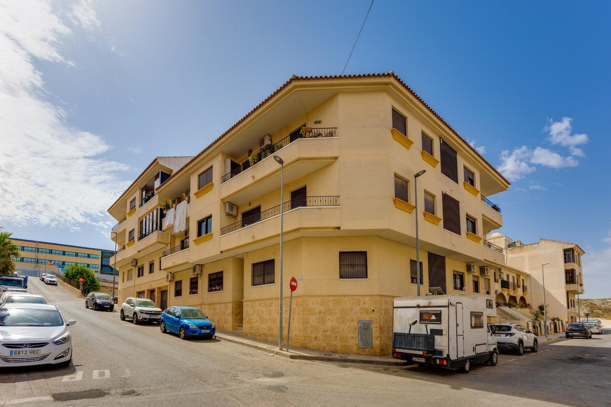 3 Bed Middle Floor Apartment in San Miguel de Salinas