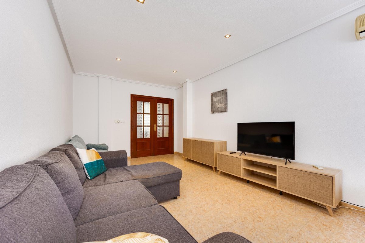 3 Bed Middle Floor Apartment in San Miguel de Salinas