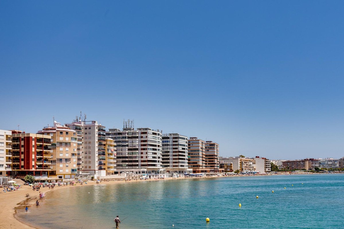 1 Bed Middle Floor Apartment in Torrevieja