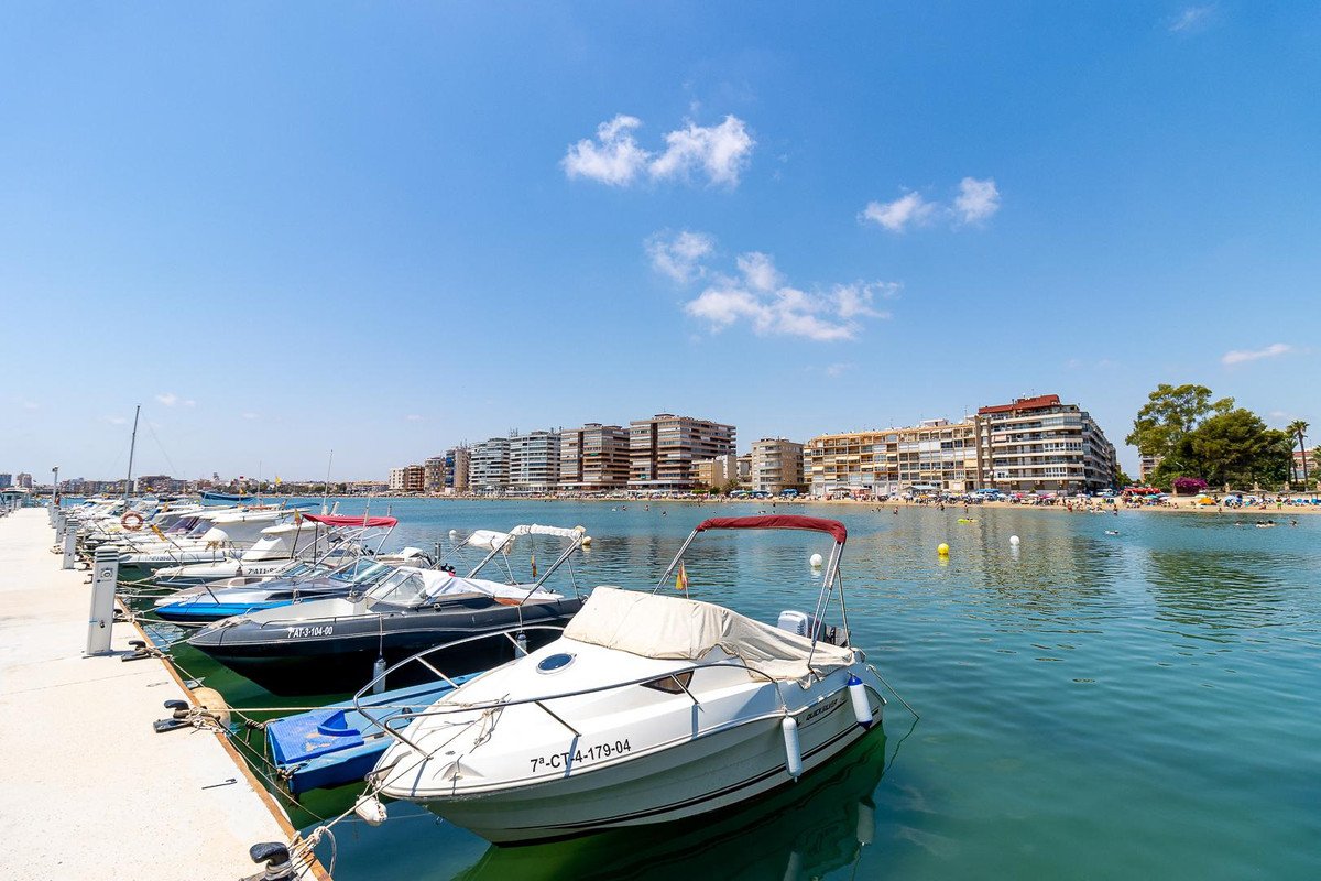 1 Bed Middle Floor Apartment in Torrevieja
