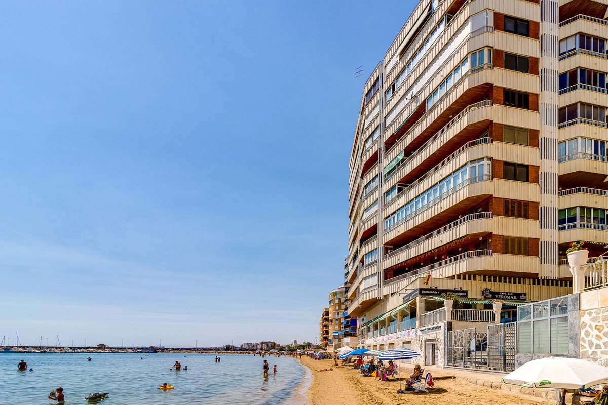 1 Bed Middle Floor Apartment in Torrevieja