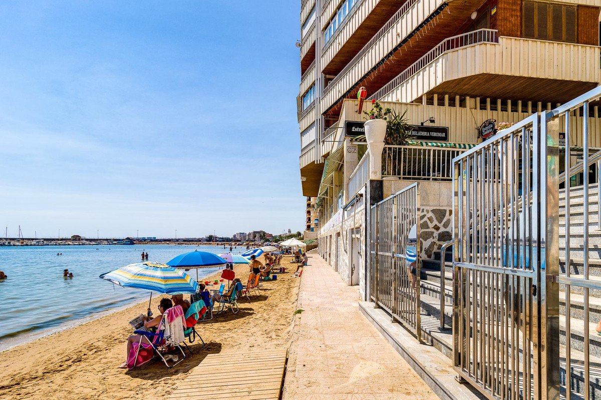 1 Bed Middle Floor Apartment in Torrevieja