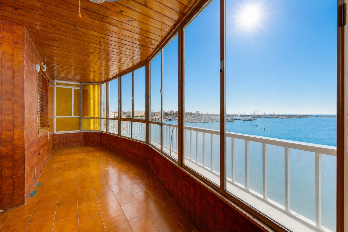 1 Bed Middle Floor Apartment in Torrevieja