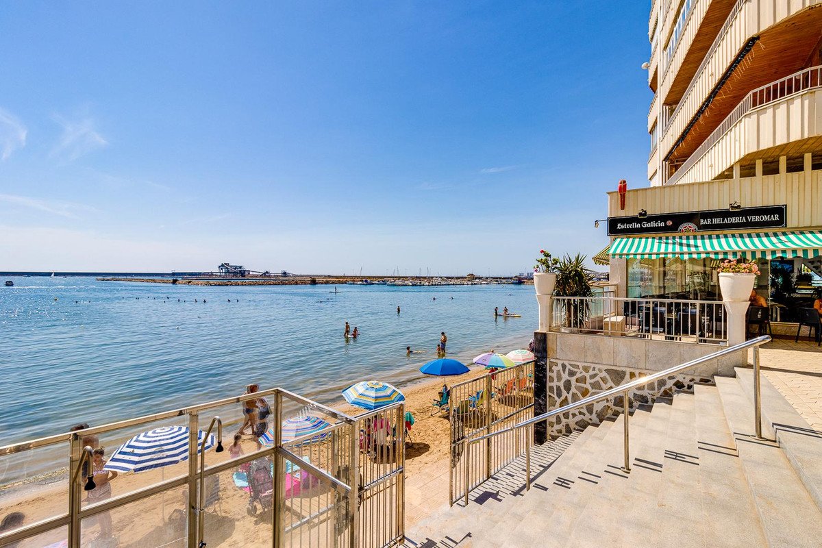 1 Bed Middle Floor Apartment in Torrevieja
