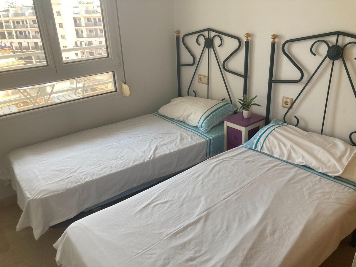 2 Bed Middle Floor Apartment in Orihuela Costa