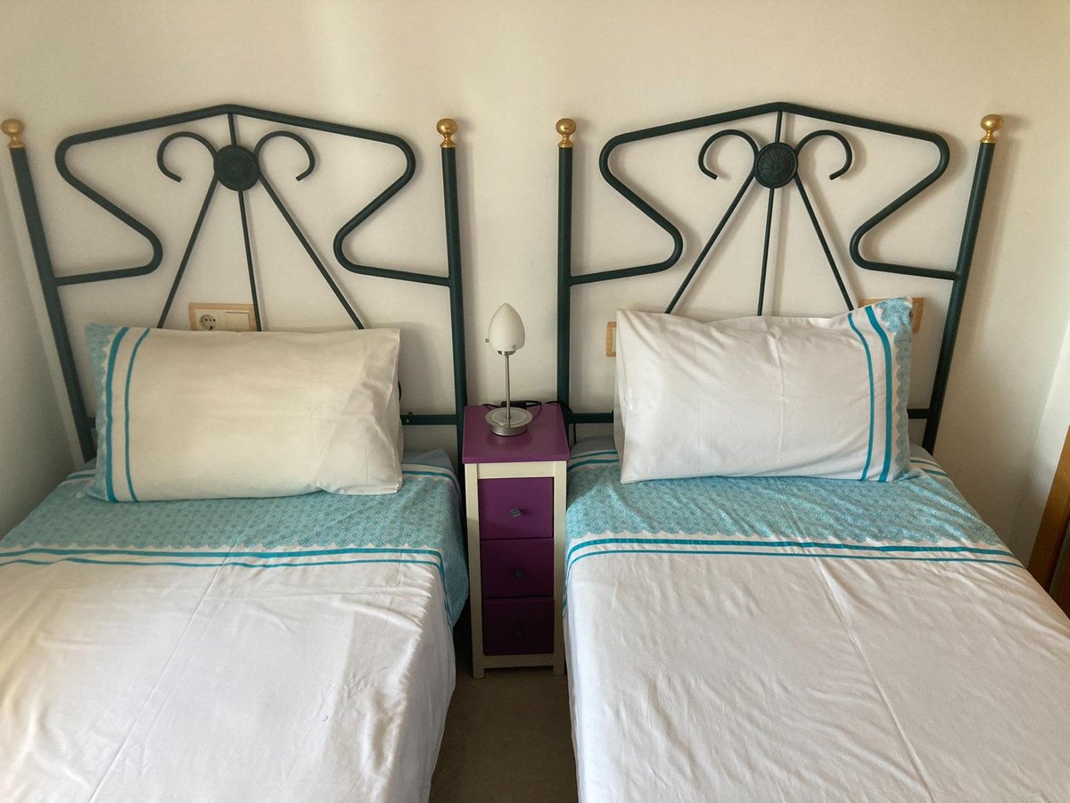 2 Bed Middle Floor Apartment in Orihuela Costa