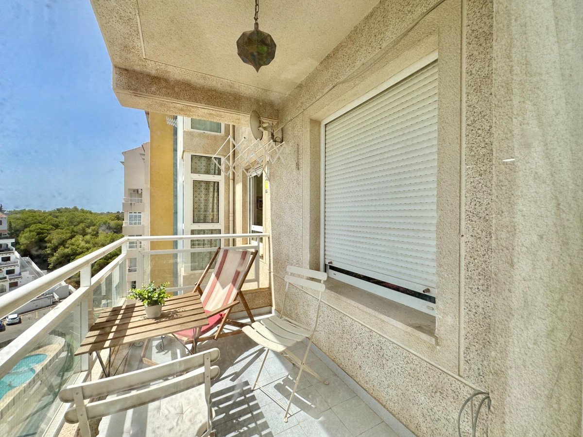 2 Bed Middle Floor Apartment in Orihuela Costa