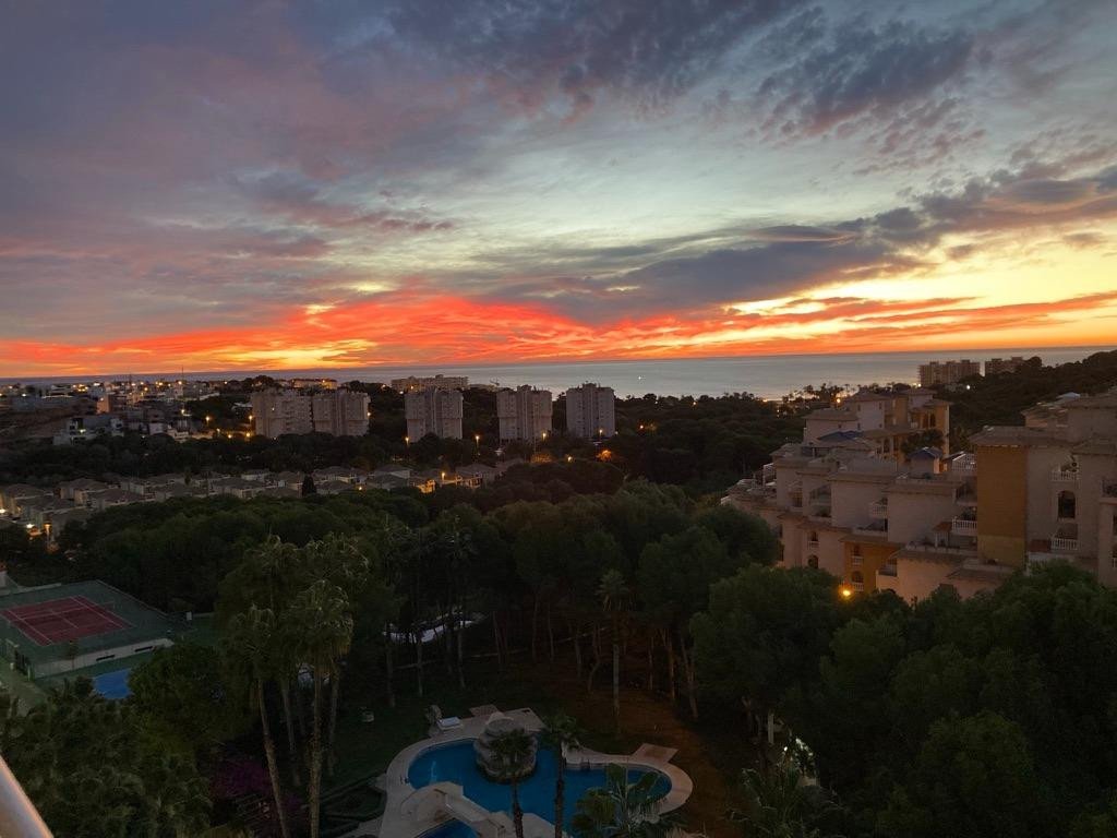 2 Bed Middle Floor Apartment in Orihuela Costa