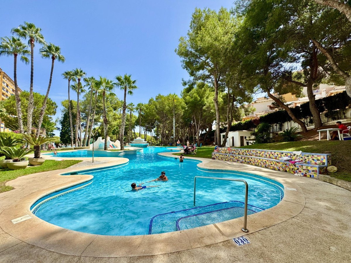 2 Bed Middle Floor Apartment in Orihuela Costa