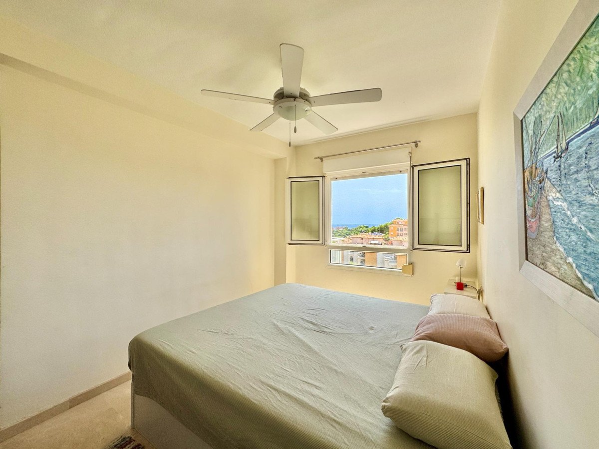 2 Bed Middle Floor Apartment in Orihuela Costa