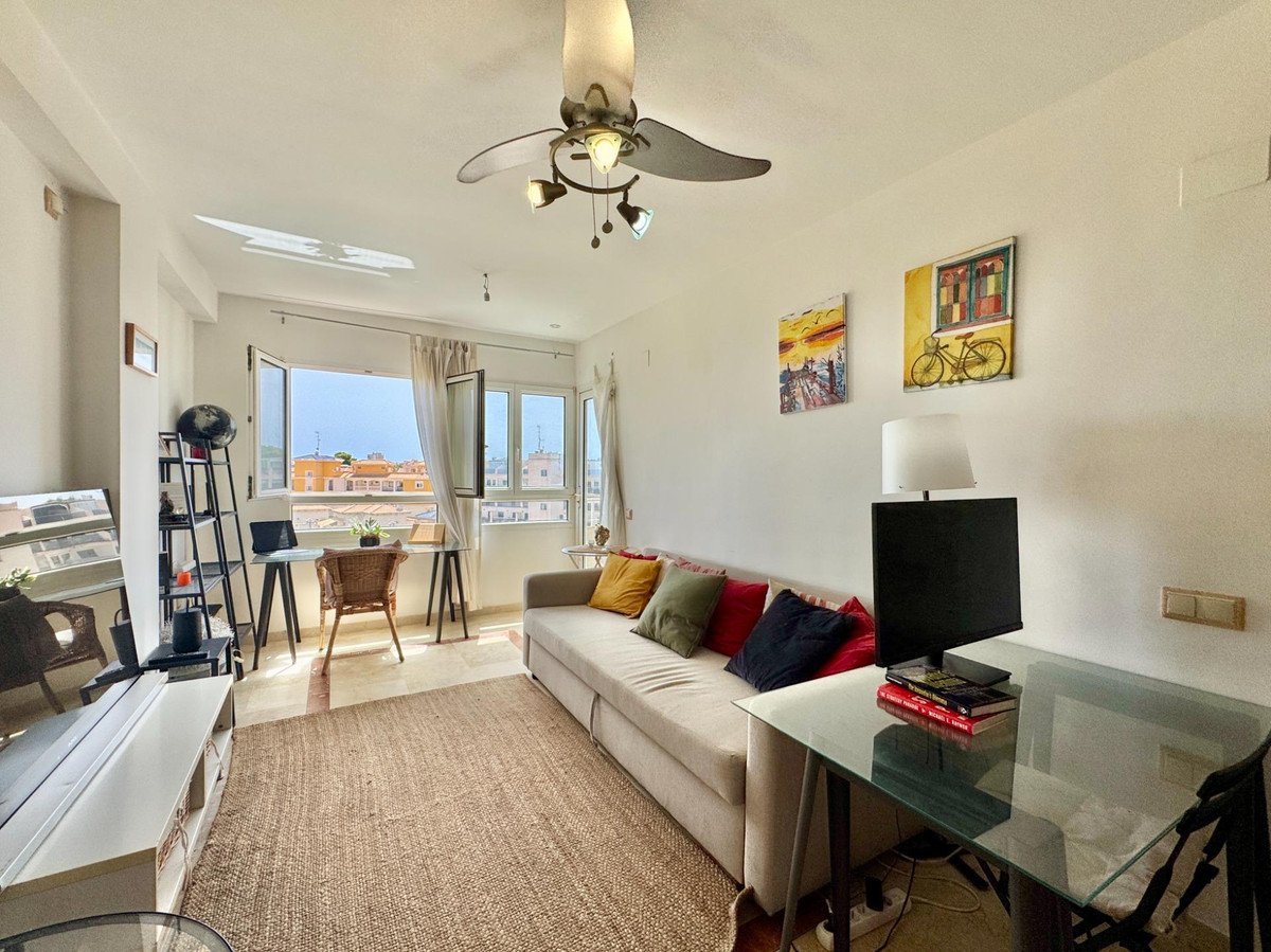 2 Bed Middle Floor Apartment in Orihuela Costa