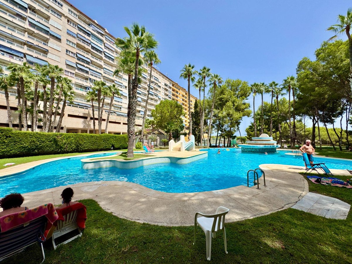 2 Bed Middle Floor Apartment in Orihuela Costa