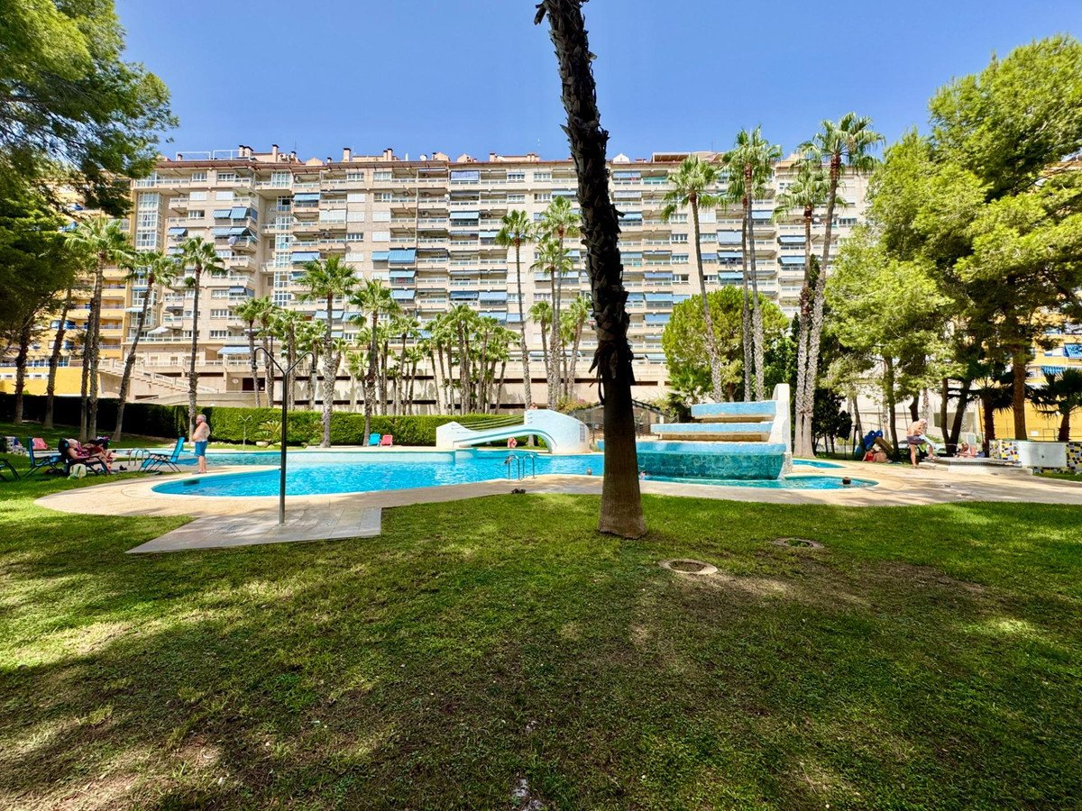 2 Bed Middle Floor Apartment in Orihuela Costa