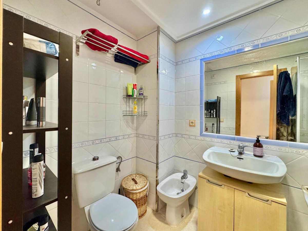 2 Bed Middle Floor Apartment in Orihuela Costa