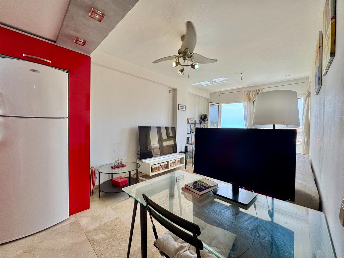 2 Bed Middle Floor Apartment in Orihuela Costa