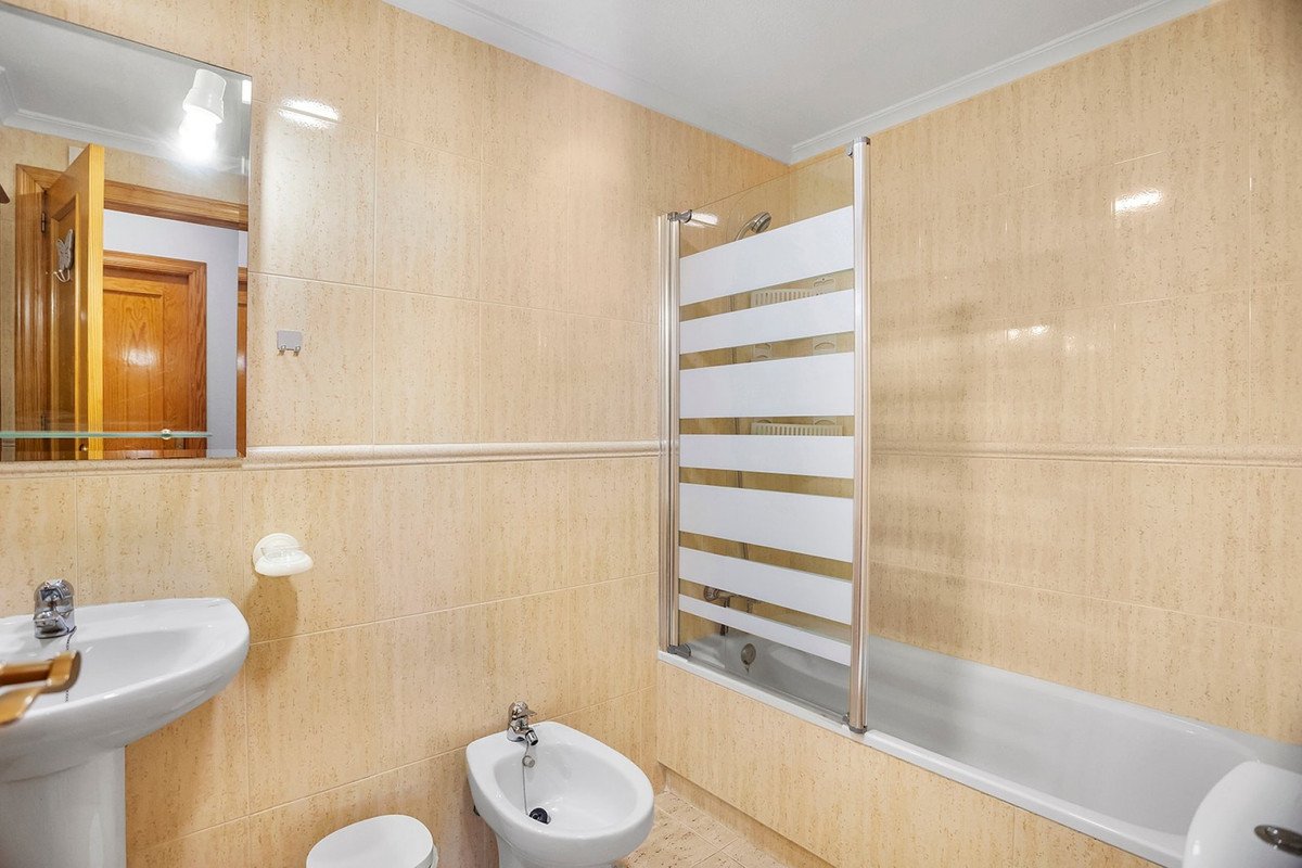 2 Bed Middle Floor Apartment in La Mata