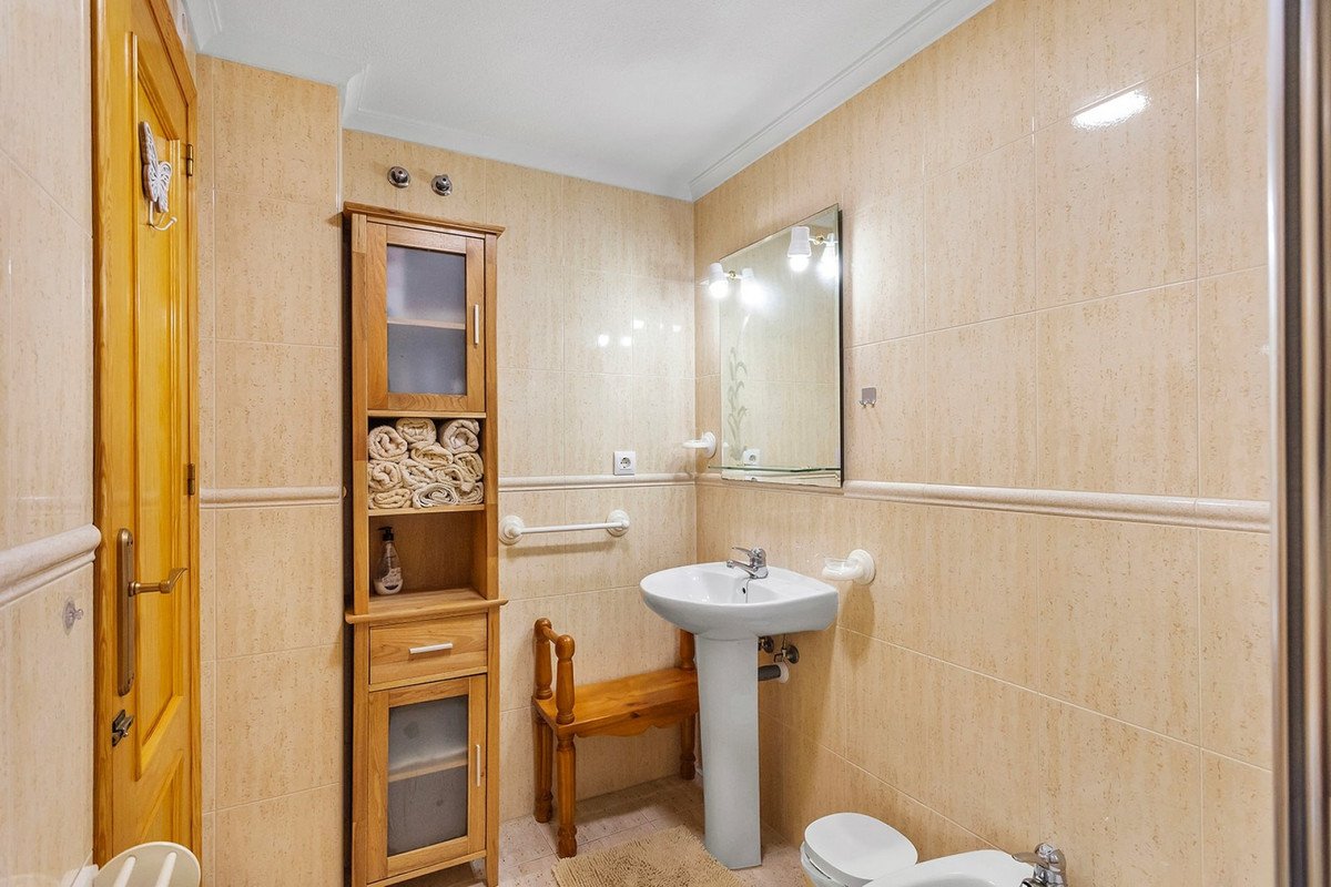 2 Bed Middle Floor Apartment in La Mata