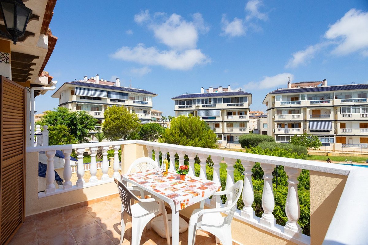 2 Bed Middle Floor Apartment in La Mata
