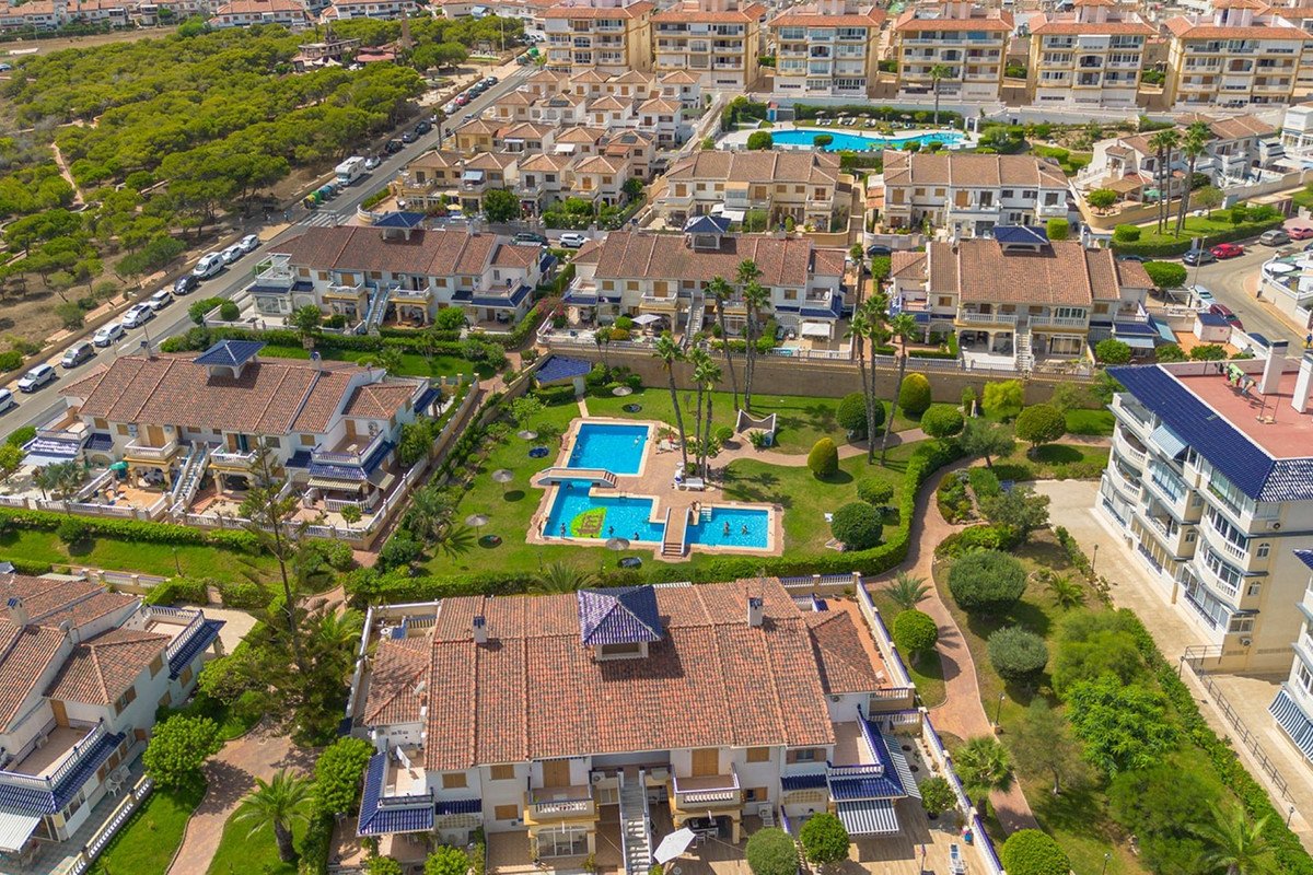 2 Bed Middle Floor Apartment in La Mata