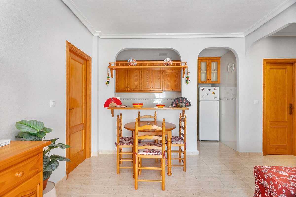 2 Bed Middle Floor Apartment in La Mata