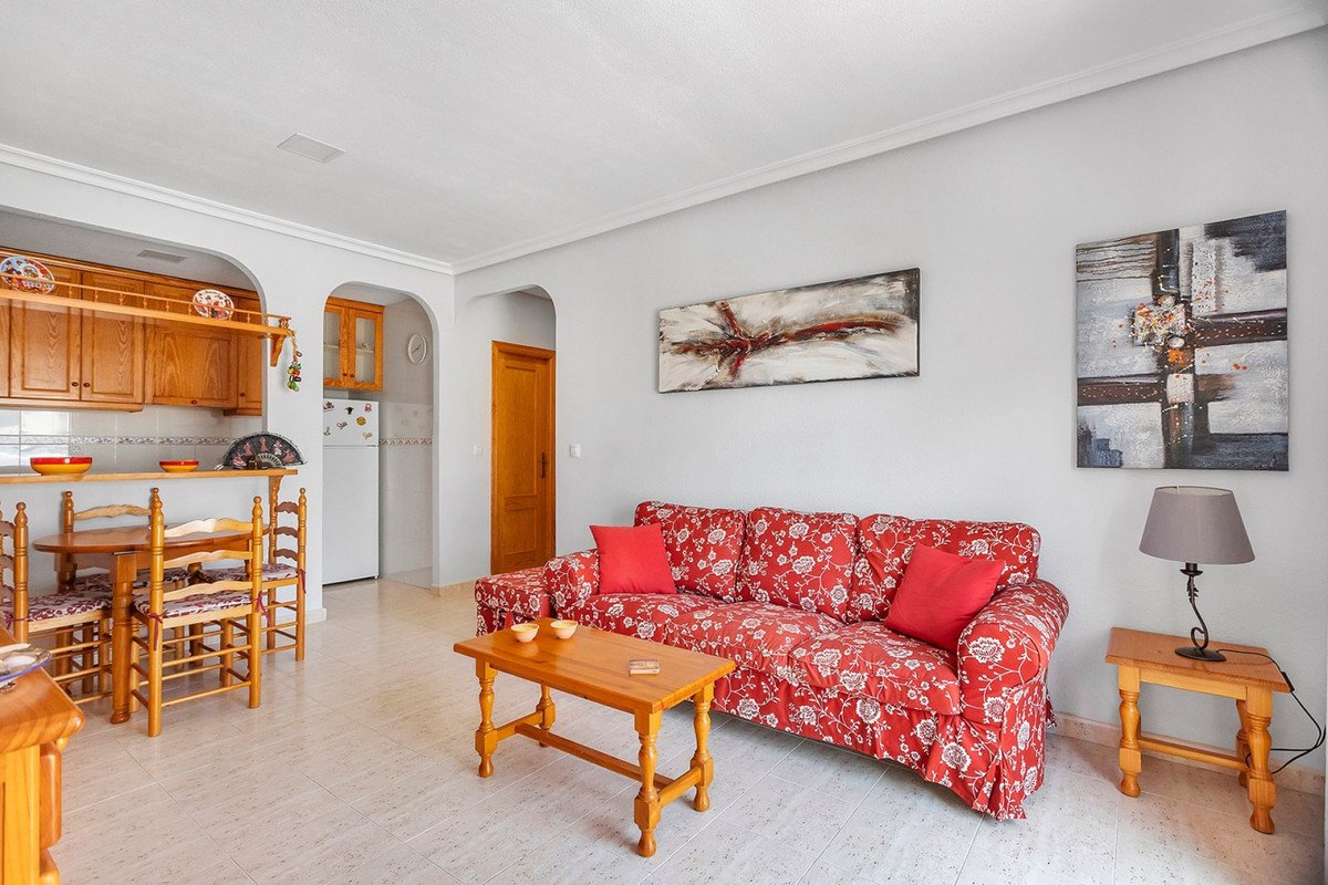 2 Bed Middle Floor Apartment in La Mata