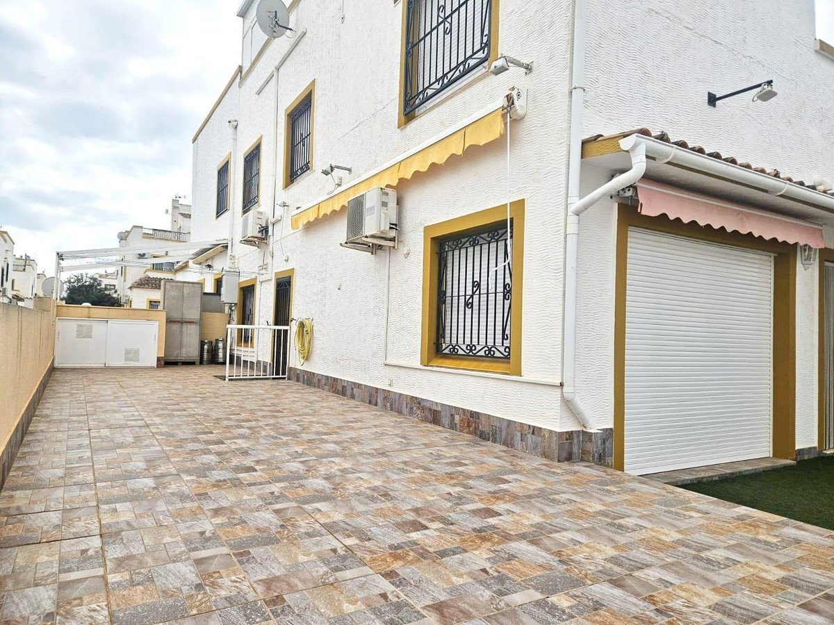 6 Bed Townhouse in Dream Hills