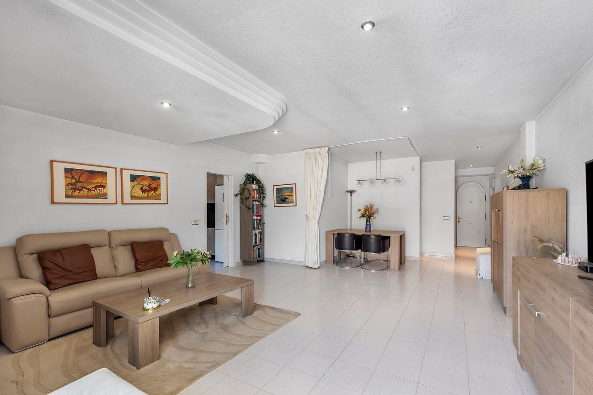 2 Bed Middle Floor Apartment in Guardamar del Segura