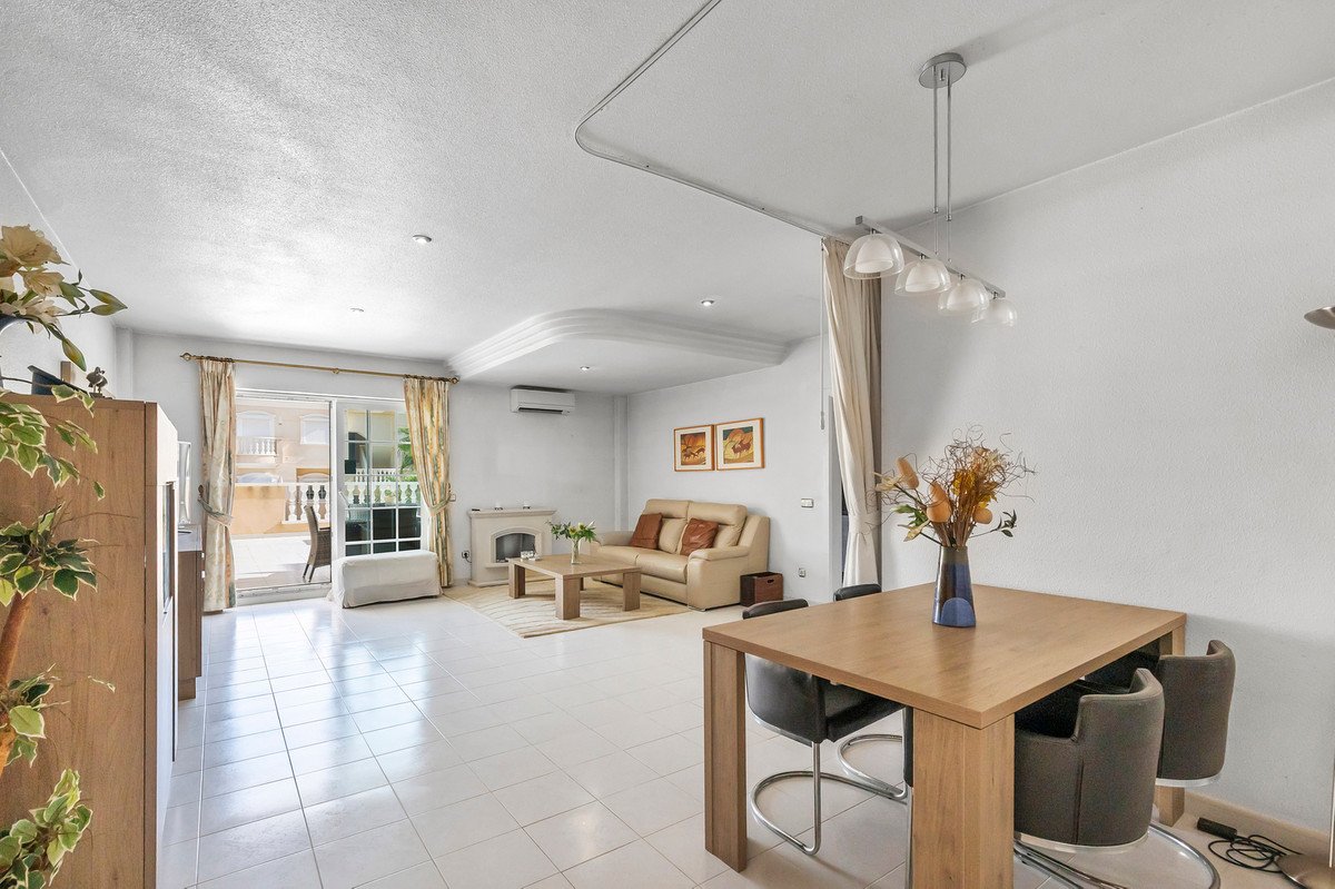 2 Bed Middle Floor Apartment in Guardamar del Segura