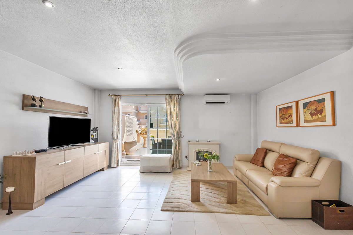 2 Bed Middle Floor Apartment in Guardamar del Segura