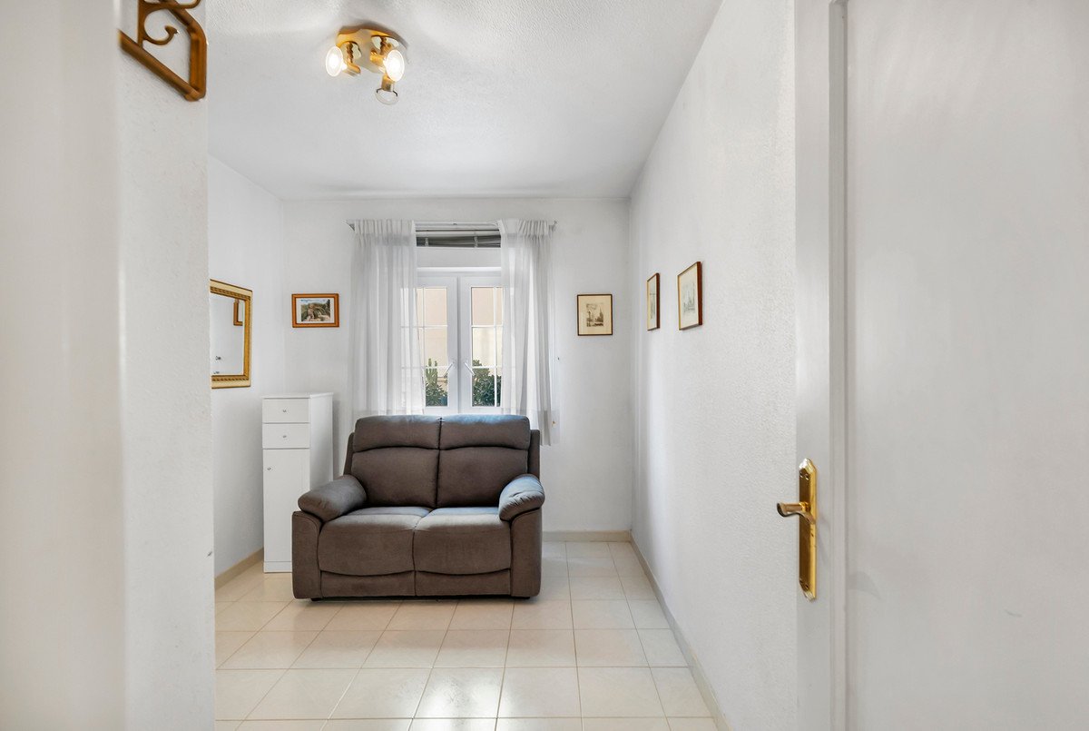 2 Bed Middle Floor Apartment in Guardamar del Segura