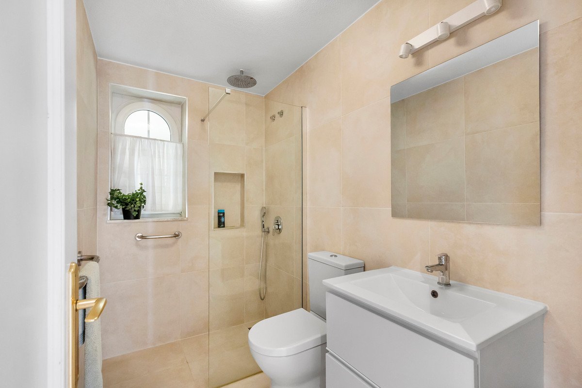 2 Bed Middle Floor Apartment in Guardamar del Segura