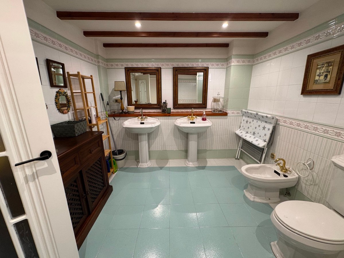 5 Bed Ground Floor Apartment in Guardamar del Segura
