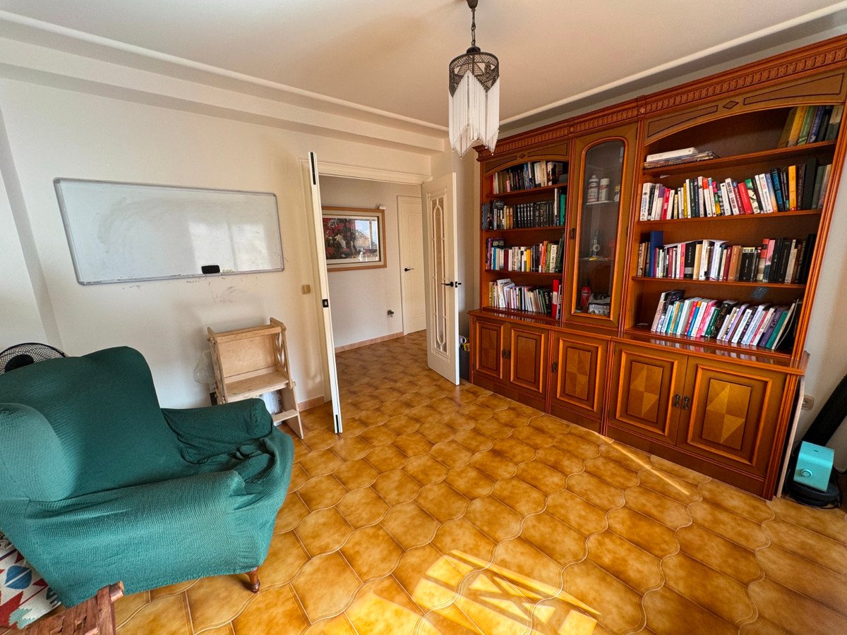 5 Bed Ground Floor Apartment in Guardamar del Segura