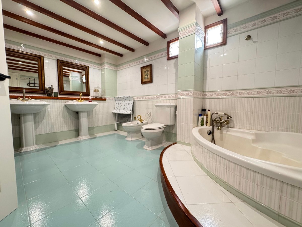 5 Bed Ground Floor Apartment in Guardamar del Segura