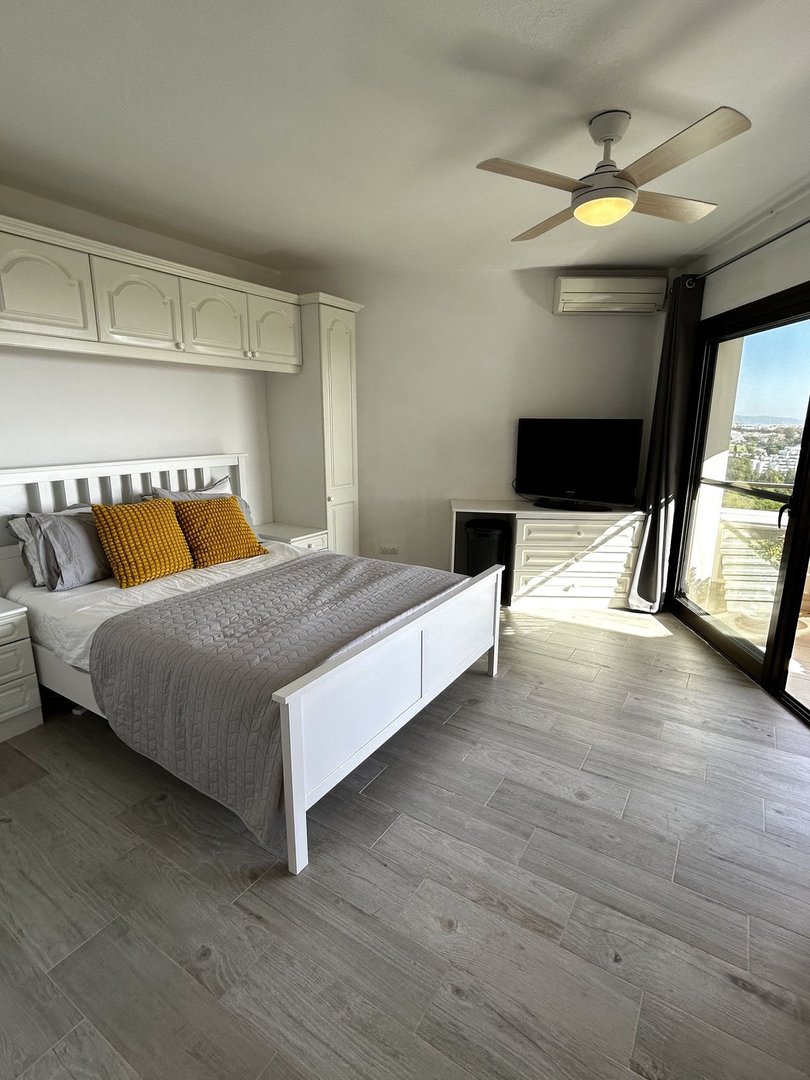 2 Bed Middle Floor Apartment in Estepona