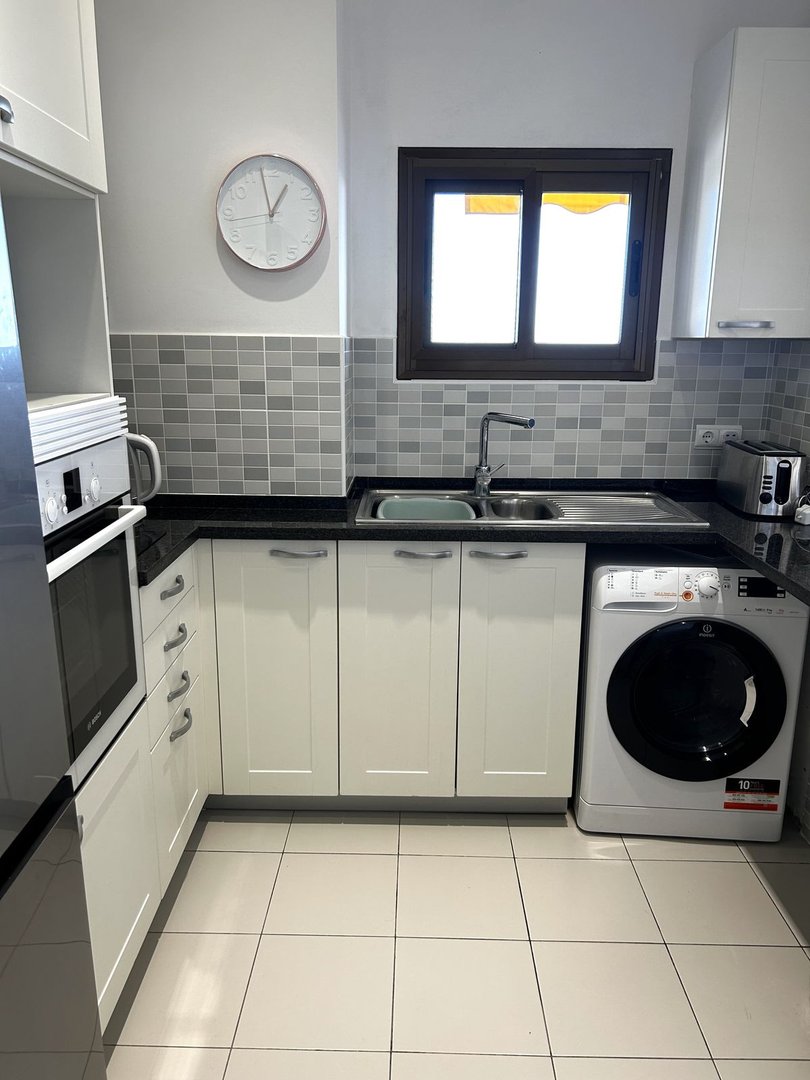 2 Bed Middle Floor Apartment in Estepona