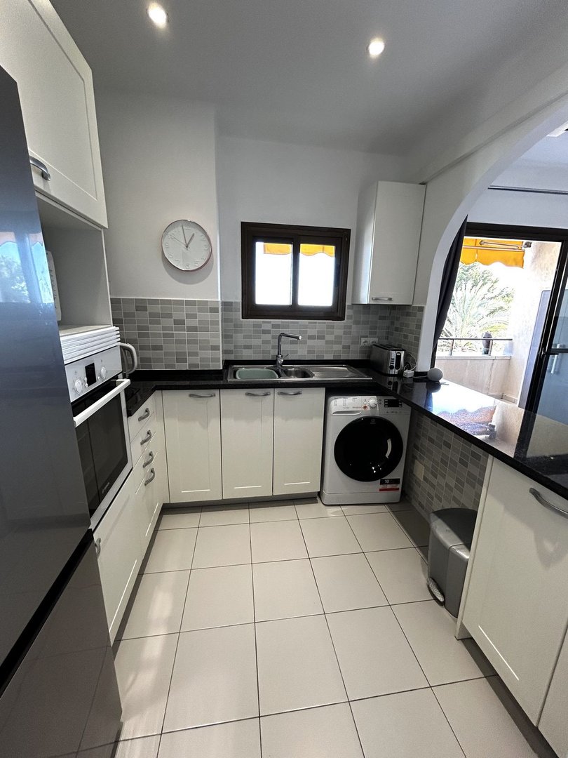 2 Bed Middle Floor Apartment in Estepona