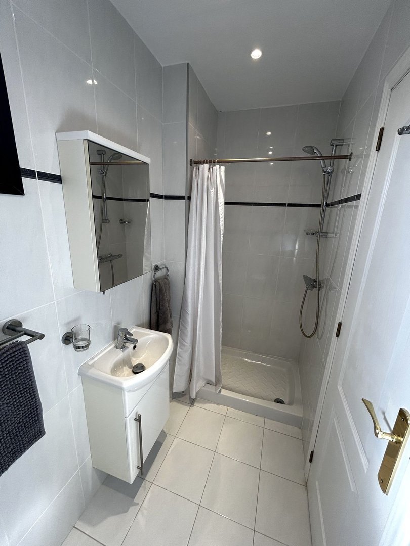 2 Bed Middle Floor Apartment in Estepona