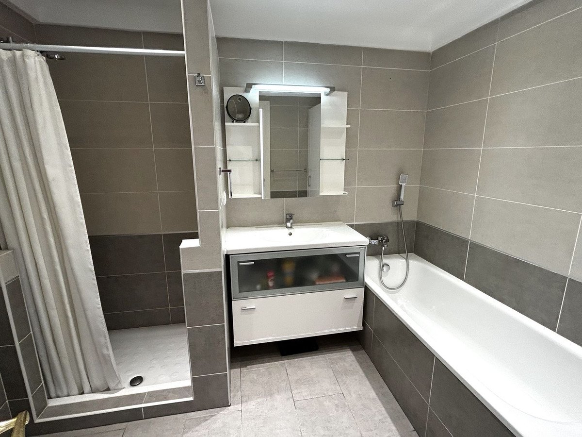2 Bed Middle Floor Apartment in Estepona