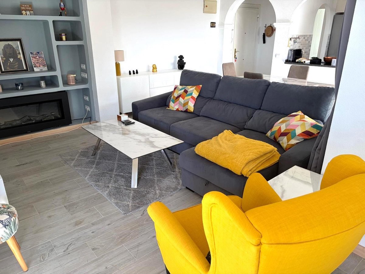 2 Bed Middle Floor Apartment in Estepona