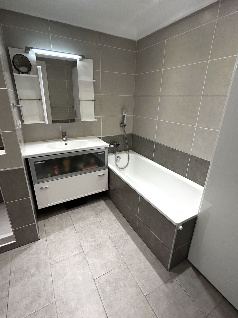 2 Bed Middle Floor Apartment in Estepona