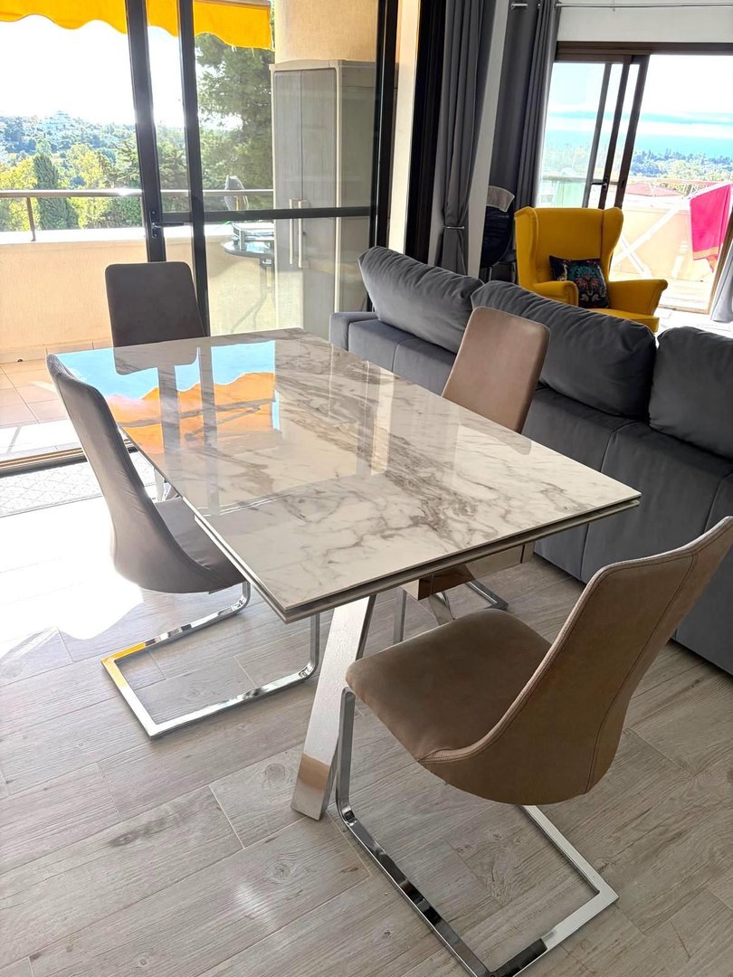 2 Bed Middle Floor Apartment in Estepona